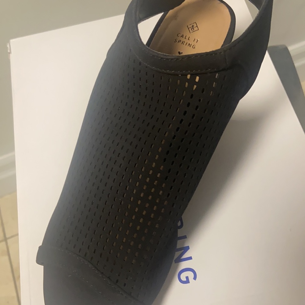 Sandals - Picture 2 of 4